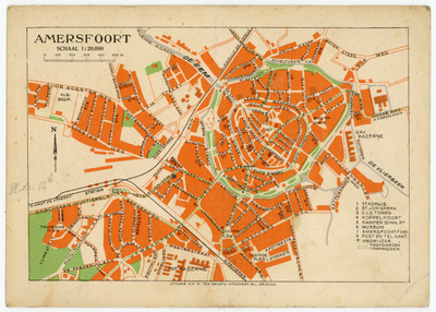 605542 Plattegrond van de stad Amersfoort met weergave van de bebouwing, het stratenplan met vermelding van ...